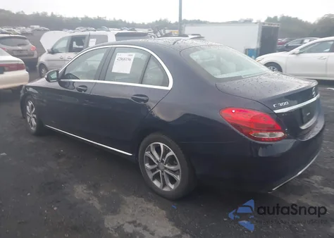 2015 Mercedes-Benz C 300 4Matic/Luxury 4Matic/Sport 4Matic z USA, uszkodzony, nr VIN 55SWF4KB4FU077199